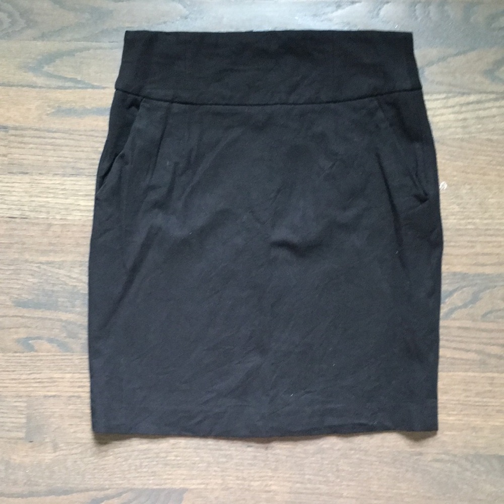 Black Banana Republic pencil skirt with pockets